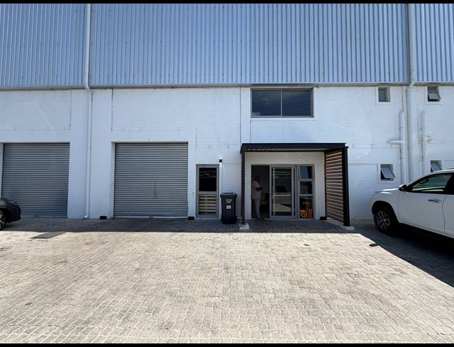 197M² WAREHOUSE TO LET IN FIRGROVE